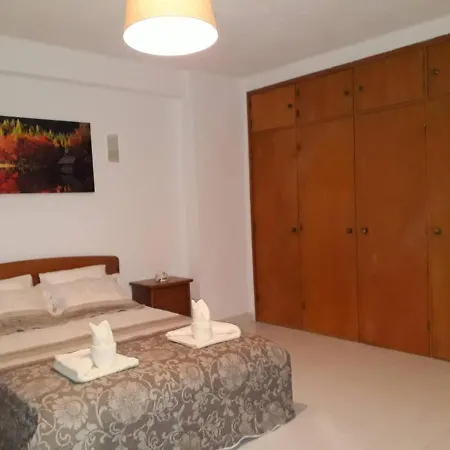 Apartamento T1 Com Piscina, Em Montechoro, Albufeira, Algarve Apartment *